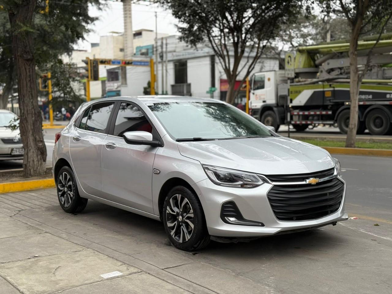 Hatchback Chevrolet Onix Turbo Rs