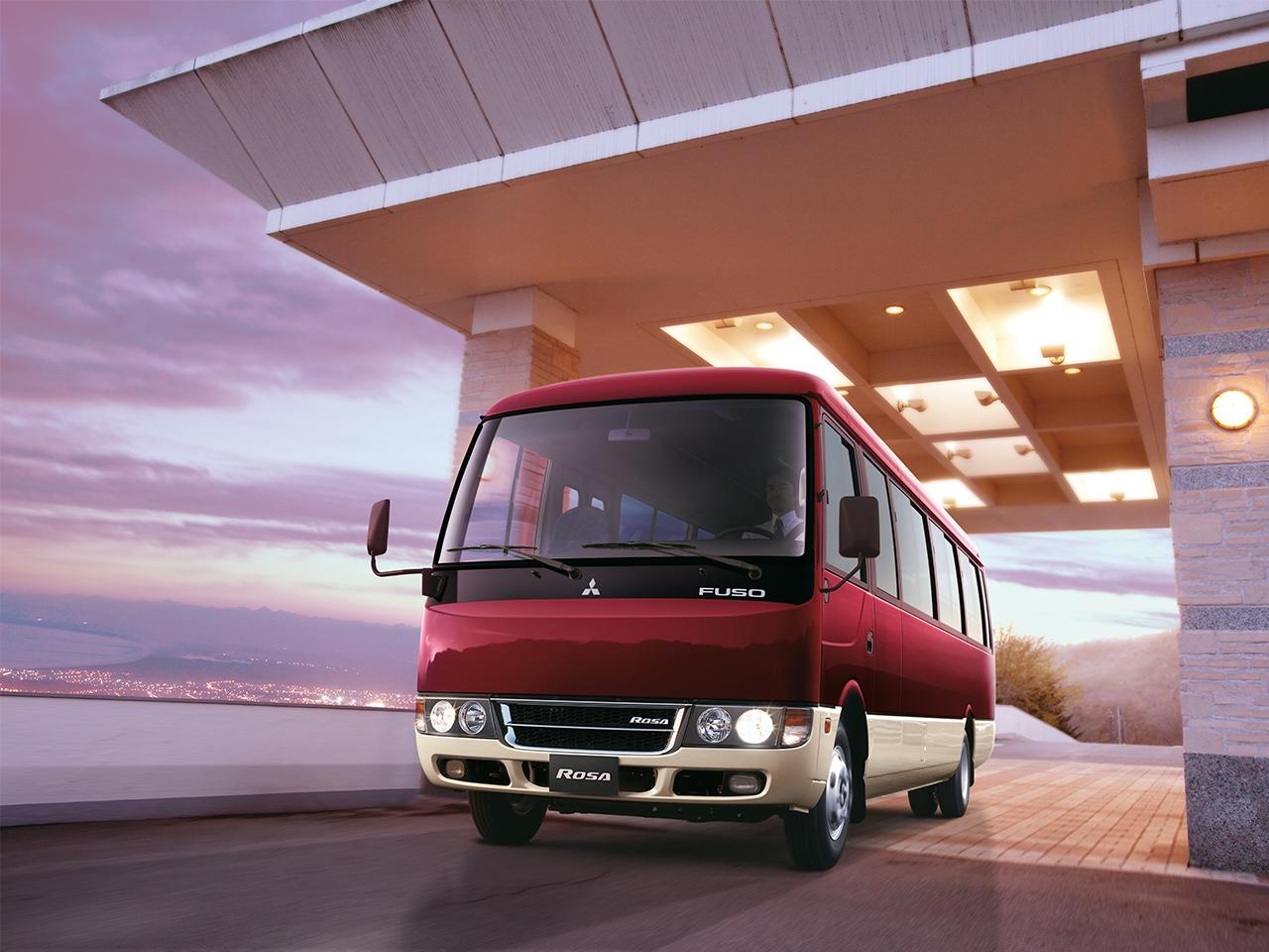Minibus Fuso Rosa